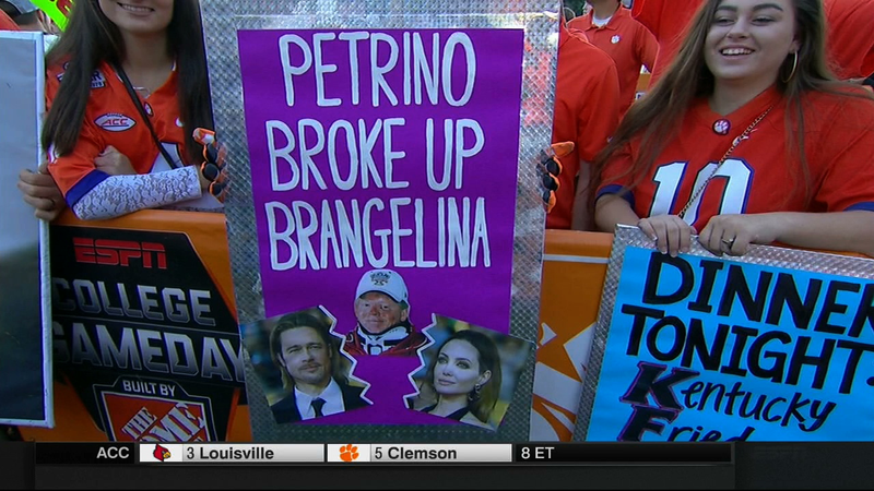 Illustration for article titled Here Is Your Clemson College GameDay Sign Roundup